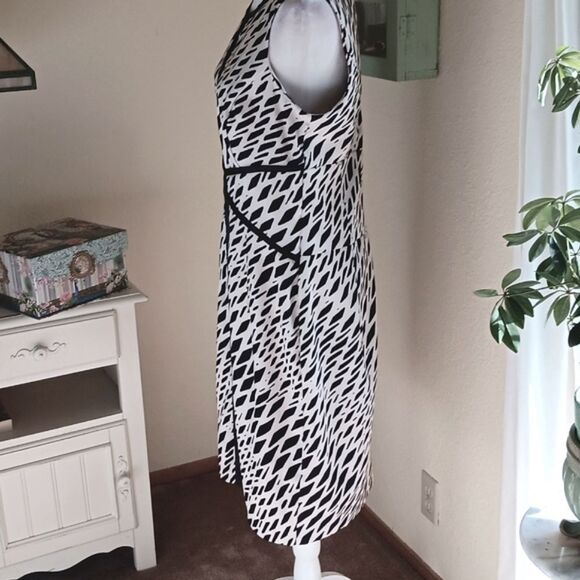 Sangria Black and White Patterned Dress - Picture 5 of 11